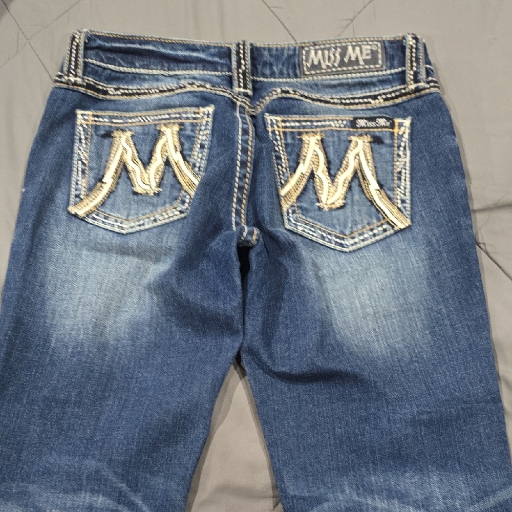 Distressed Blue Jeans - Picture 9 of 9